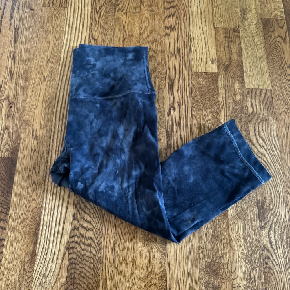 Lululemon Women’s Blue Tie dye Capri Leggings Size 6